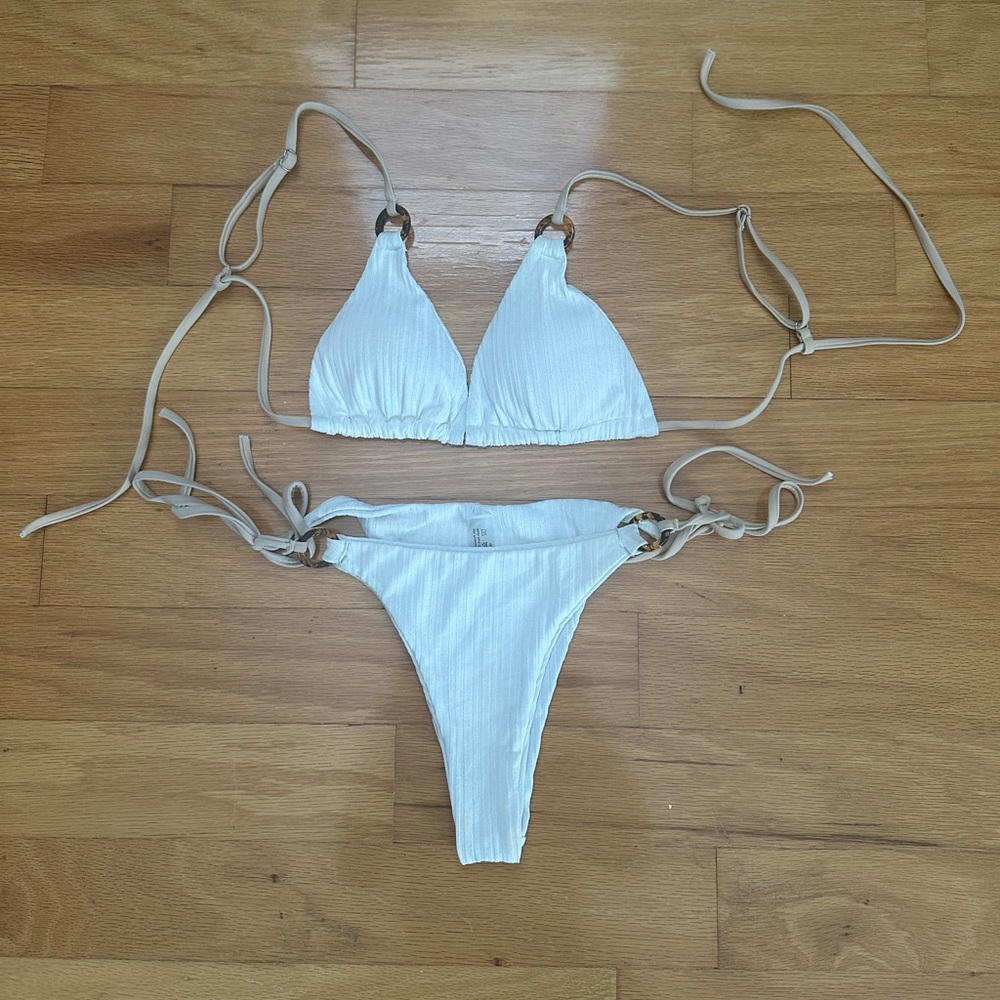 ❌SOLD ON CURTSY❌ White and tortuous shell adjustable bikini